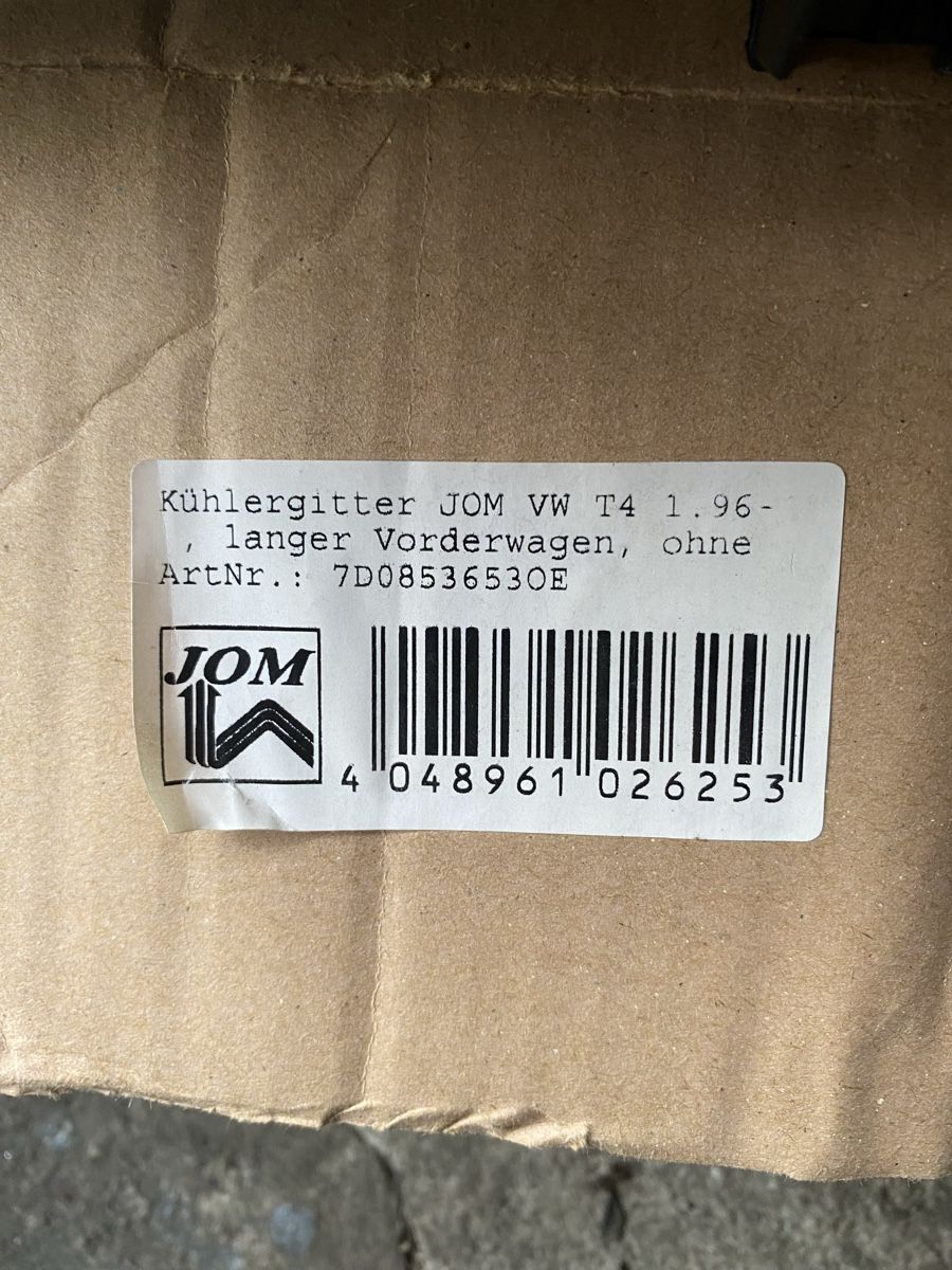 VW Alle Autoersatzteile: VW T4 Grill ohne Amblem – Gebraucht aus St. Gallen von war_s6rn 1