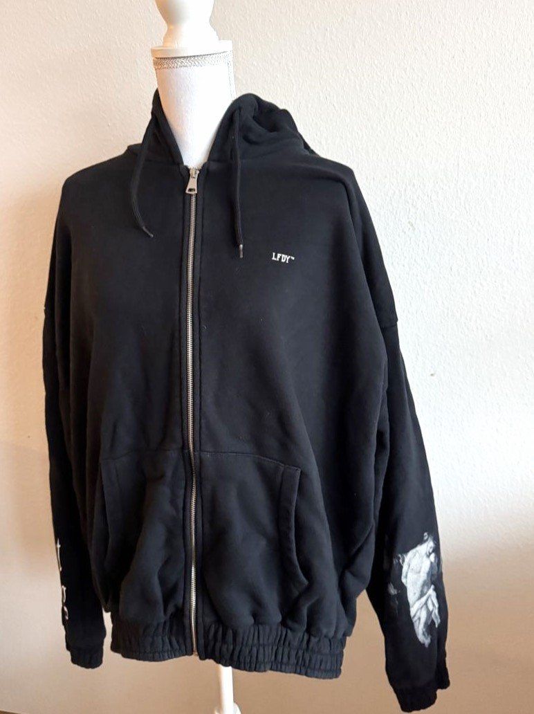 Live Fast Die Young Maglioni & Felpe: Schwarzer LFDY Hoodie Grösse L – Nuovo (secondo la descrizione) da Buchs AG venduto da Bela11