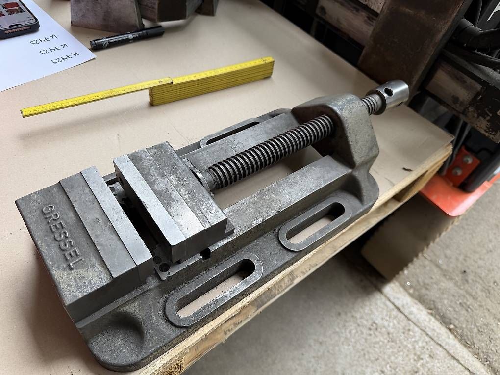 Gressel Tous les outils: grosser Gressel Maschinenschraubstock 120mm – D'occasion à Necker par liq24