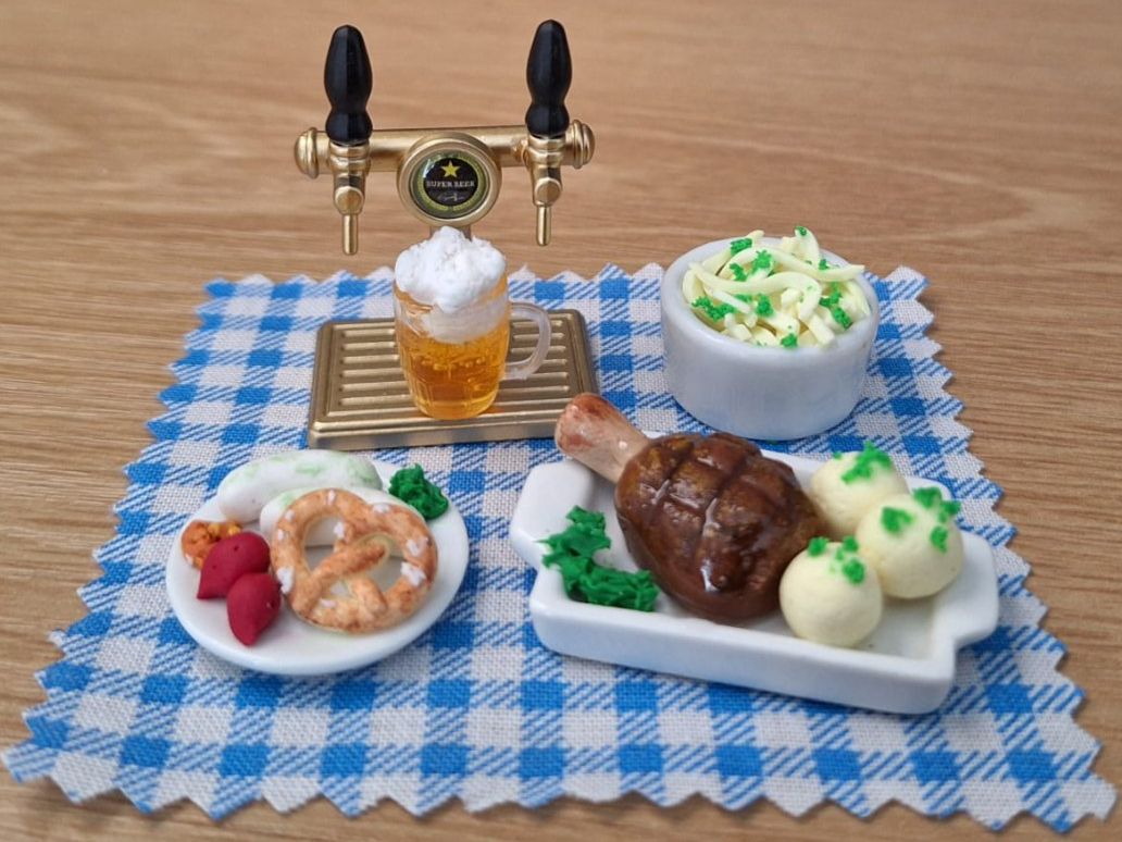 Case e mobili per bambole: Handmade Oktoberfest Essen Set, Schweinshaxe, Bier – Nuovo (secondo la descrizione) da Zürich venduto da HandmadeTinyFood