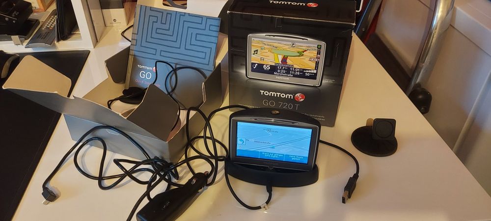 GENUINE TOMTOM GO 720 720T WORLD MAINS TRAVEL CHARGER (SKU 2581) main image 0