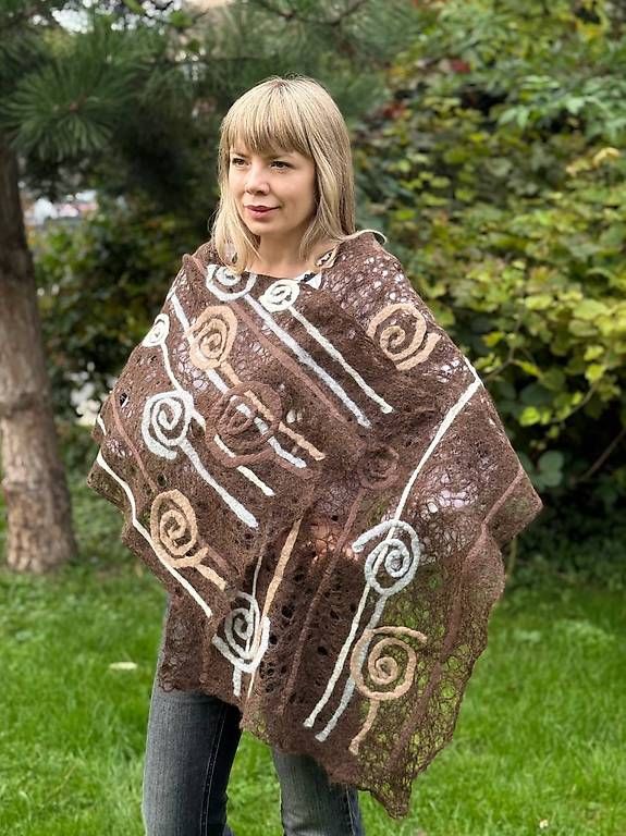 Foulard & Sciarpe: Brauner Mohairschal mit Spiralmuster – Nuovo e nell'imballaggio originale da Thalwil venduto da han_2b8c 4