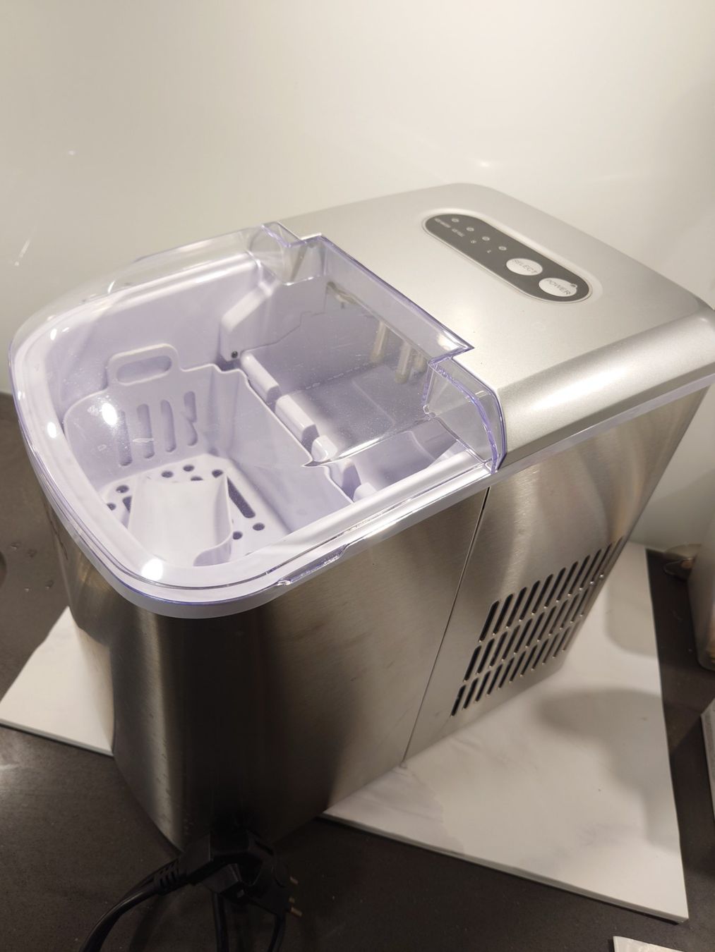 Elettrodomestici da cucina: H.Koenig Eiswürfelmaschine KB14 – Usato da Winterthur venduto da Tenderizer3000