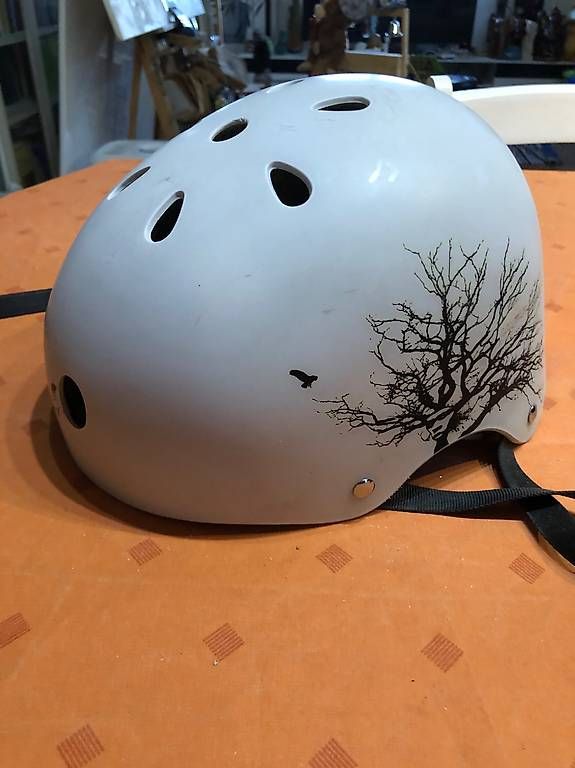 Caschi: weisser Fahrradhelm – Usato da Villnachern venduto da focusride