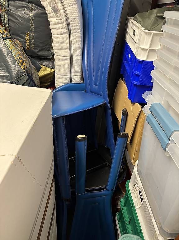 Chaises: 4 blue leather chairs – D'occasion à Hüntwangen par Lorena14 1