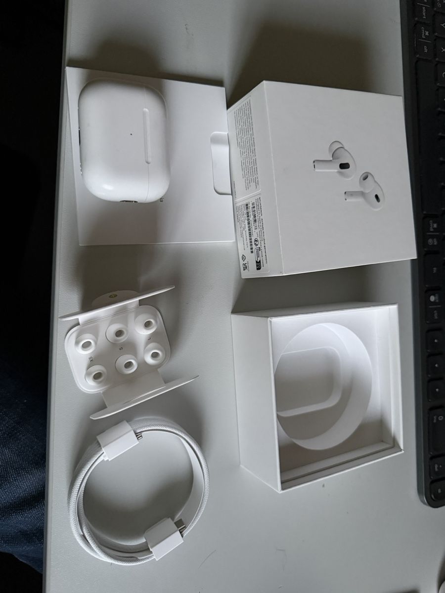 Apple Casques audio: Apple AirPods Pro (2nd Generation) – D'occasion à Heiden par Theholyking 1