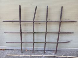 Gitter Eisen antik geschmiedet, leicht krumm