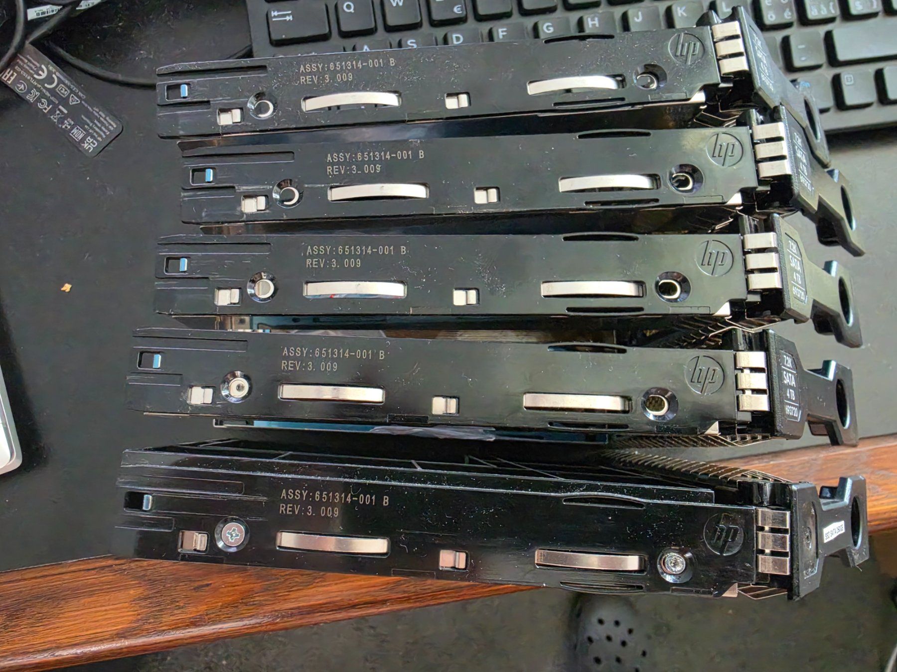 Hewlett Packard Server: HP 3.5" caddy for ProLiant Gen8 – Usato da La Tour-de-Peilz venduto da Gbes 4
