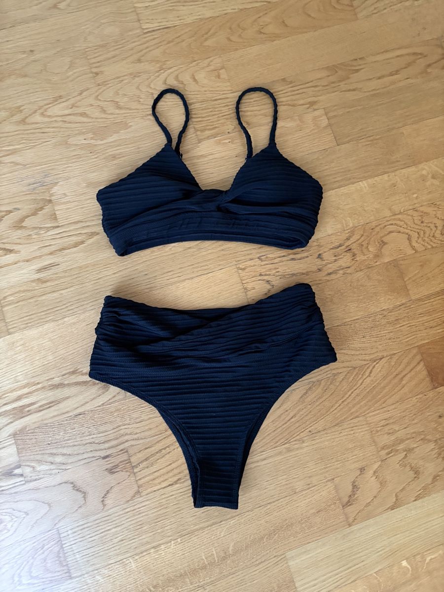 Costumi da bagno & Bikini: Schwarzer Bikini mit Rippmuster -  Grösse S – Usato da Beromünster venduto da msklef