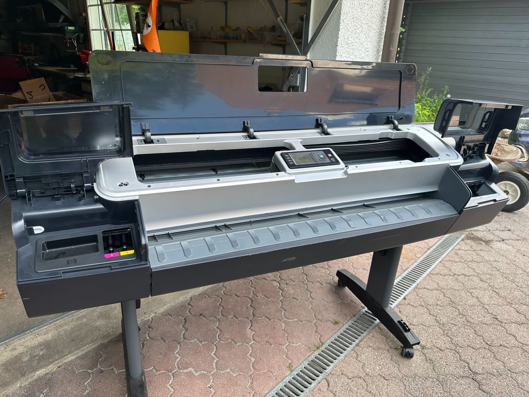 Hewlett Packard Stampanti: HP Designjet Z5200 Postscript – Difettoso da Niederlenz venduto da Ls6 1