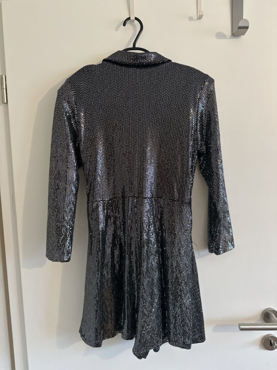 Zara Robes: Zara Dress Sequin Silver Size S  – D'occasion à Sierre par drb_fpt7 1