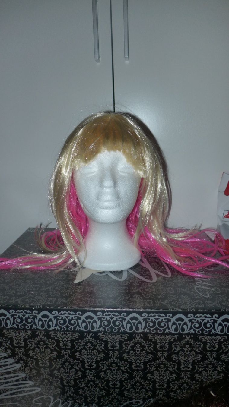 Parrucche: Blonde Perücke mit pinken Strähnen, Fasnacht oder Party! – Nuovo (secondo la descrizione) da Biberist venduto da DerRegenbogenfisch 1