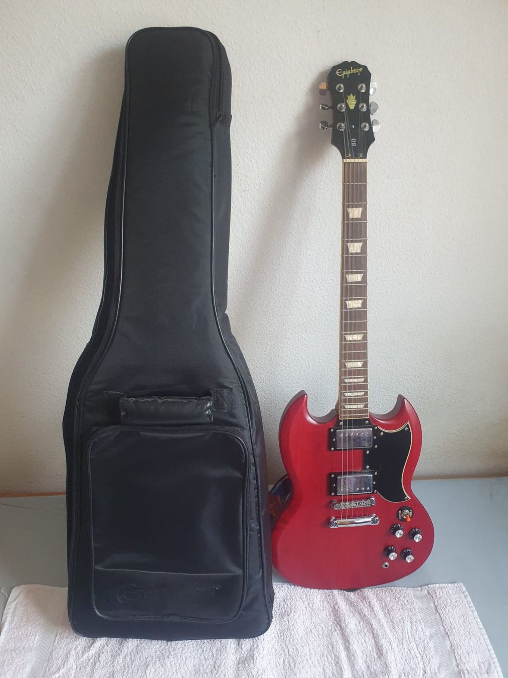 Epiphone Strumenti musicali: EPIPHONE ELEKTRISCHE GITARRE + TRAGTASCHE – Usato da Basel venduto da FirstClass4000