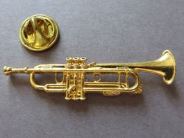 PIN, MUSIK INSTRUMENT TROMPETE 3D, goldfarben