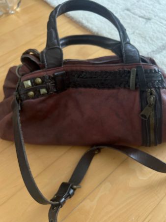 Gut erhaltene Handtasche in weinrot für den Herbst!