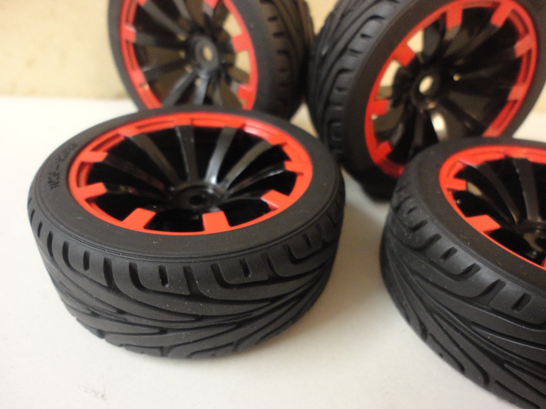 RC Modellbau: Rennreifen 1:10 Neu – Neu und originalverpackt aus Horgen von RcModell 3