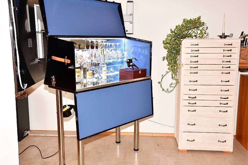 Allestimento di negozi e stand fieristici: Hausbar aus Autokoffer von 1930 – Usato da Winterthur venduto da Erich48