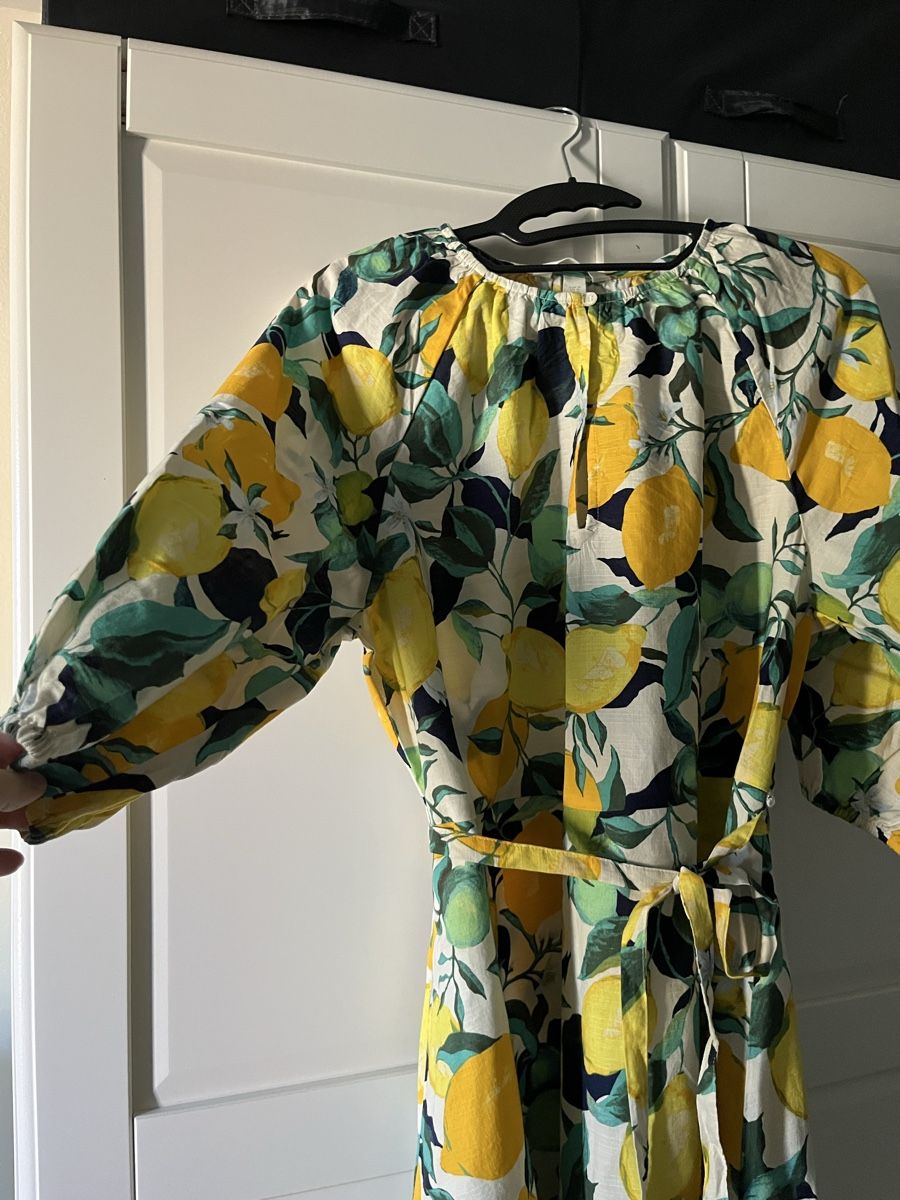 H&M Kleider: 100% Baumwolle Kleid mit Blumenmuster – Neu und originalverpackt aus Allschwil von eyl_bb8q 2