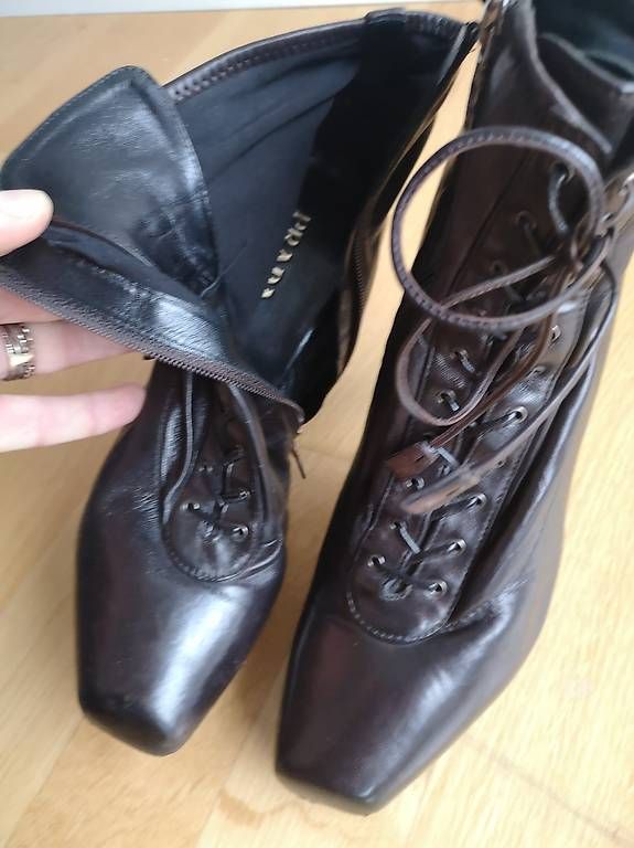 Prada Scarpe da donna: PRADA Highheels Boots / Stiefeletten / Leder /Gr. 40 – Usato da Otelfingen venduto da len_x8cg 5