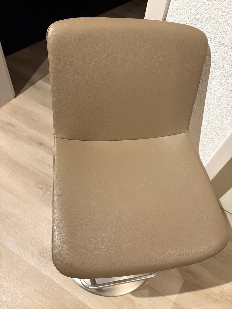 Hocker: Modern 2x Adjustable Bar Stools - Excellent Condition! – Gebraucht aus Liestal von perlacarrillo 1