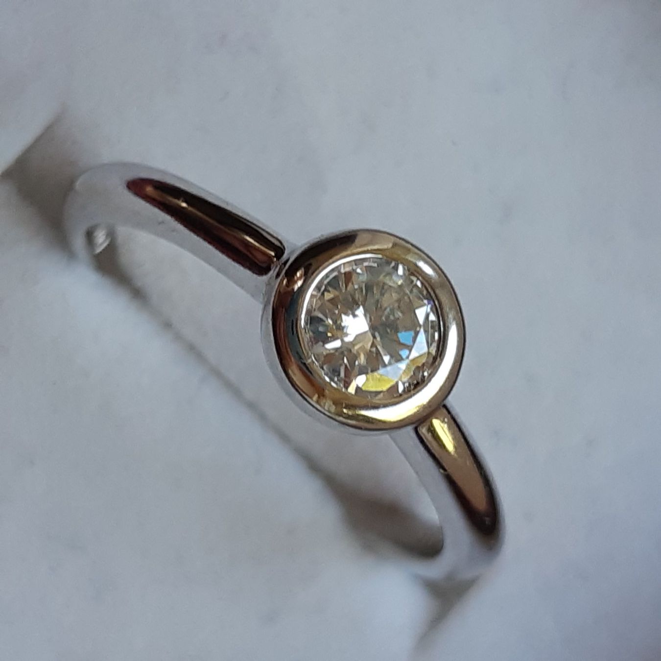 Ringe: Ring Solitär 925 Silber, Stein durchm ca. 5mm – Gebraucht aus Stallikon von madi0320