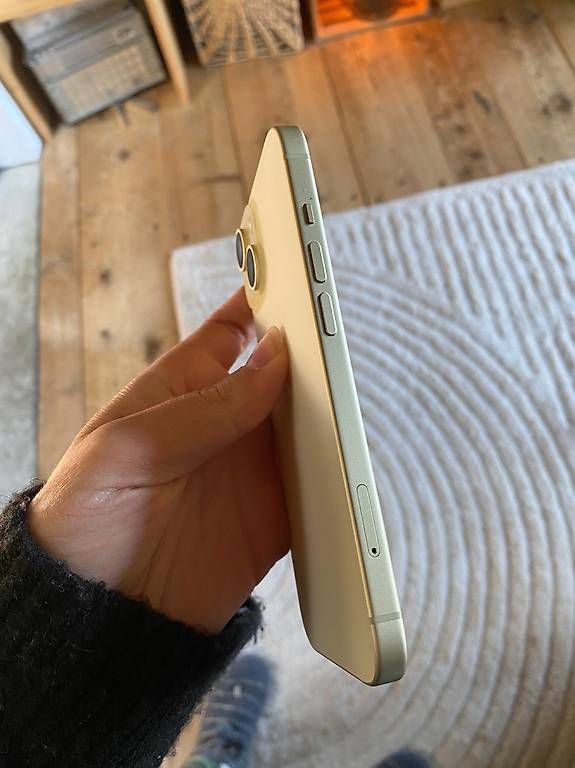 Apple Telefoni cellulari / Smartphones: iPhone 15 Jaune  128 Go Reconditionné – Usato da Ravoire venduto da tim_m7sc 3