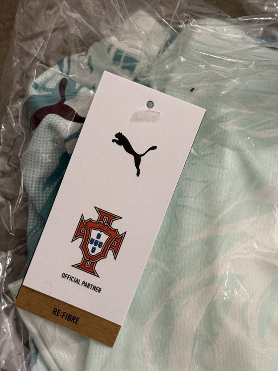Puma Scarpe, pantaloni & magliette da ginnastica: Maillot Portugal Away – Nuovo e nell'imballaggio originale da Cormondrèche venduto da LeGrand911 2