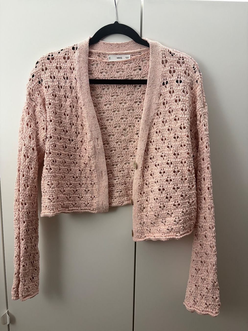 Mango Jacken: Strickjacke Mango rosa grob gestrickt Grösse M – Gebraucht aus Lenzburg von Saskiasaurus