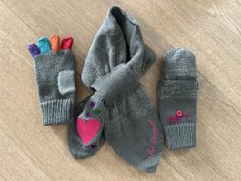 Très jolie écharpe et gants Desigual enfants