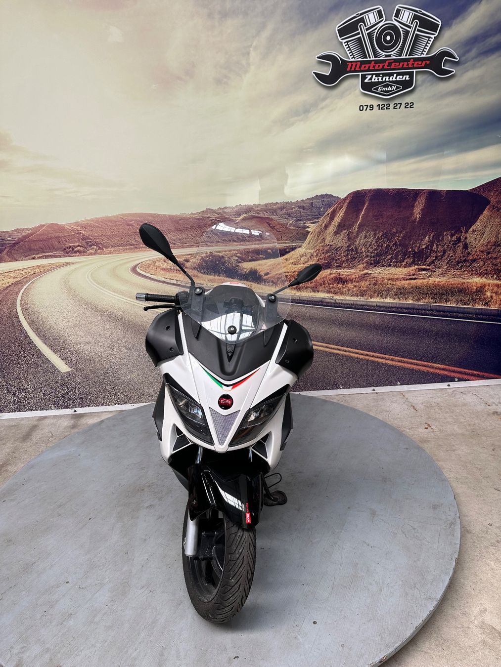 Aprilia Scooter: Aprilia SR 300 MAX mit MFK ab 2999.00 – Usato da Liebistorf venduto da motocentergmbh 2