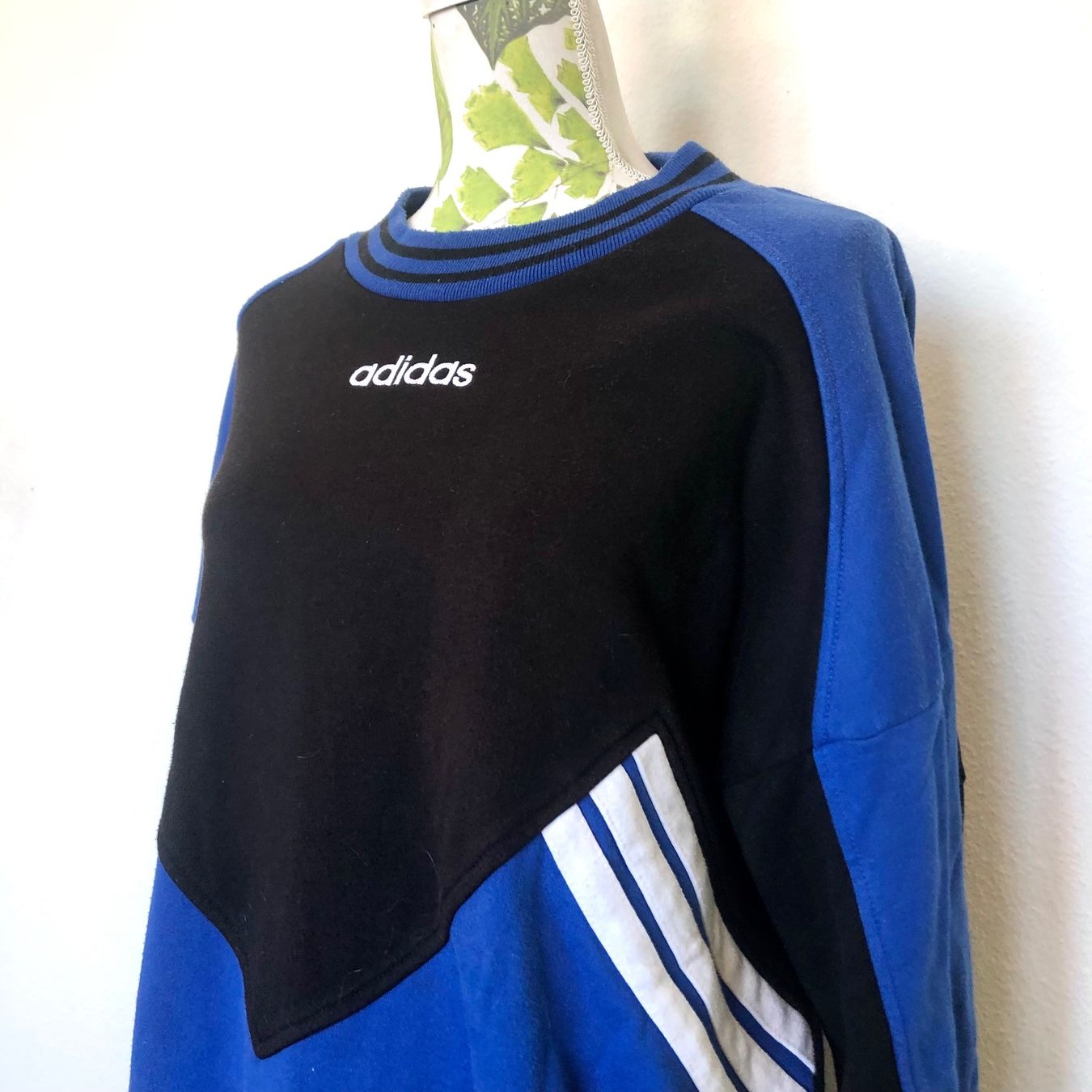 Adidas Pullover & Sweatshirts: Vintage Adidas Sweatshirt, Grösse XL – Gebraucht aus Brienz BE von Kokolea84 1