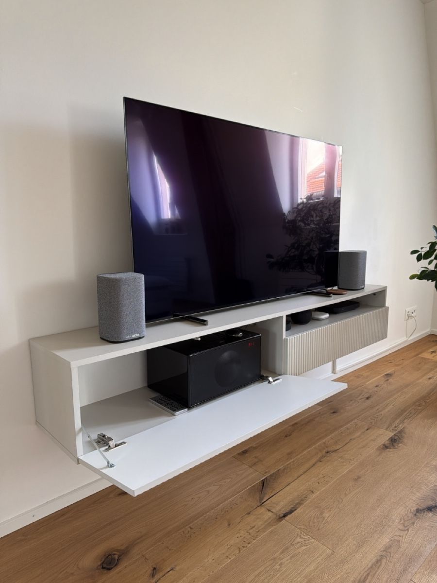 TV Möbel: Fernseher  Regal NP 399CHF – Gebraucht aus Basel von tho_bei 2