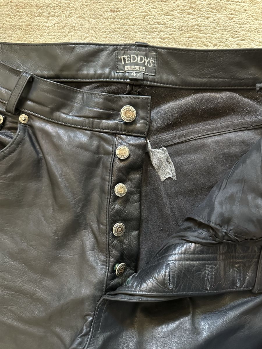 Pantaloni: Lederhose schwarz – Usato da Basel venduto da rea_y662 1