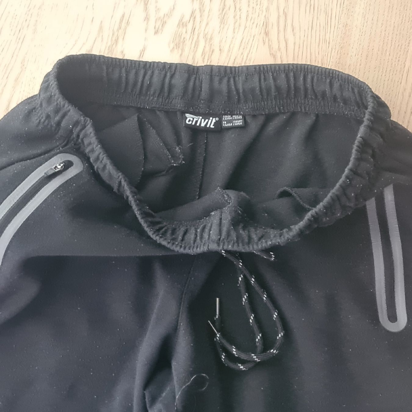 Pantaloni: Crivit Trainerhose Gr 52/54 schwarz – Usato da Steinen venduto da turbogeiss99 2
