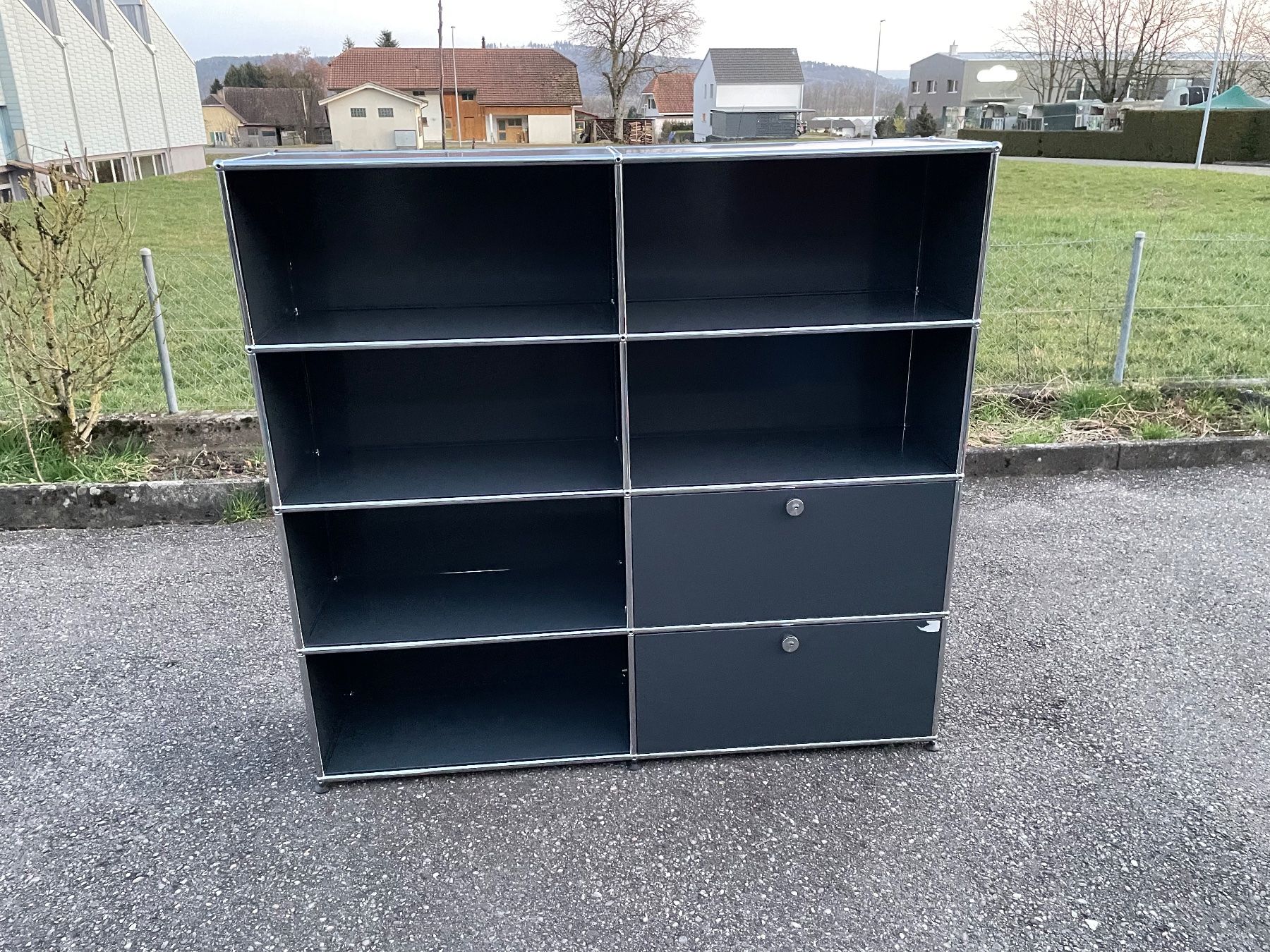 USM Regale: USM Sideboard 2x4 Anthrazitgrau, Lieferung&Umbau möglich – Gebraucht aus Grenchen von Design-Outlet