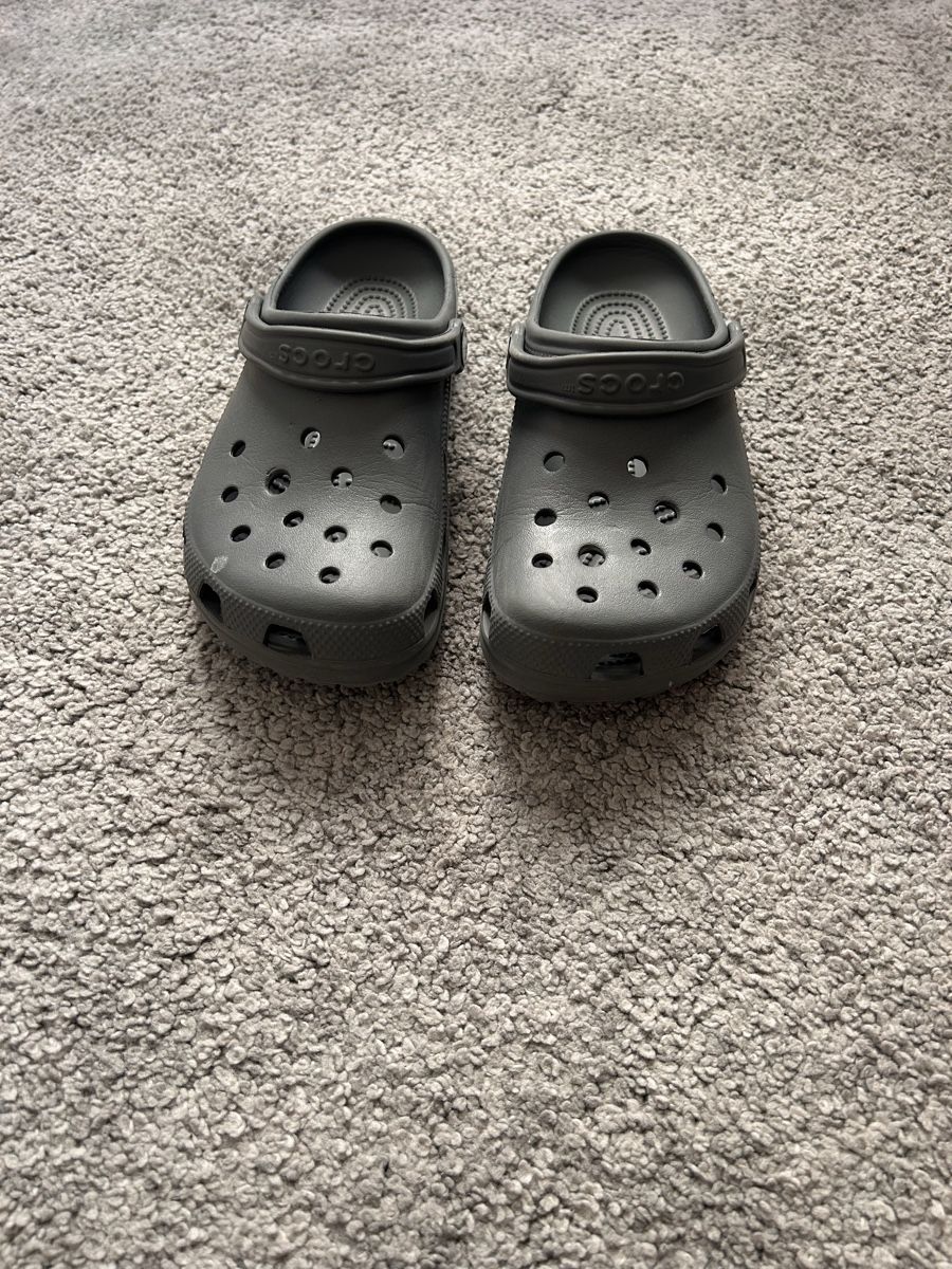 Herrenschuhe: graue crocs  – Neu (gemäss Beschreibung) aus Zürich von gucks 1