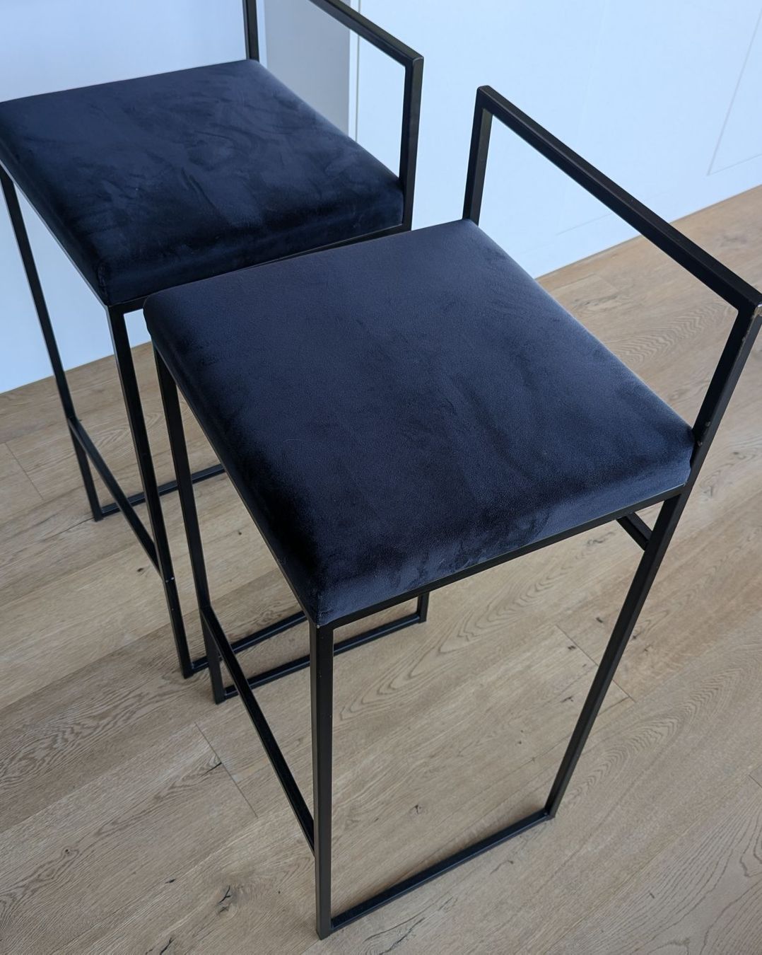 Sgabelli: 2er Set Barhocker mit dunkelblauem Samtbezug, Schwarz Metall – Usato da Maienfeld venduto da Aliwanter