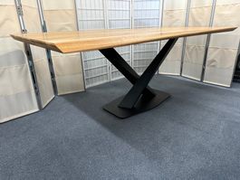 Tisch mit Säulenfuss GRAVINA Wildeiche massiv 200 x 100 cm