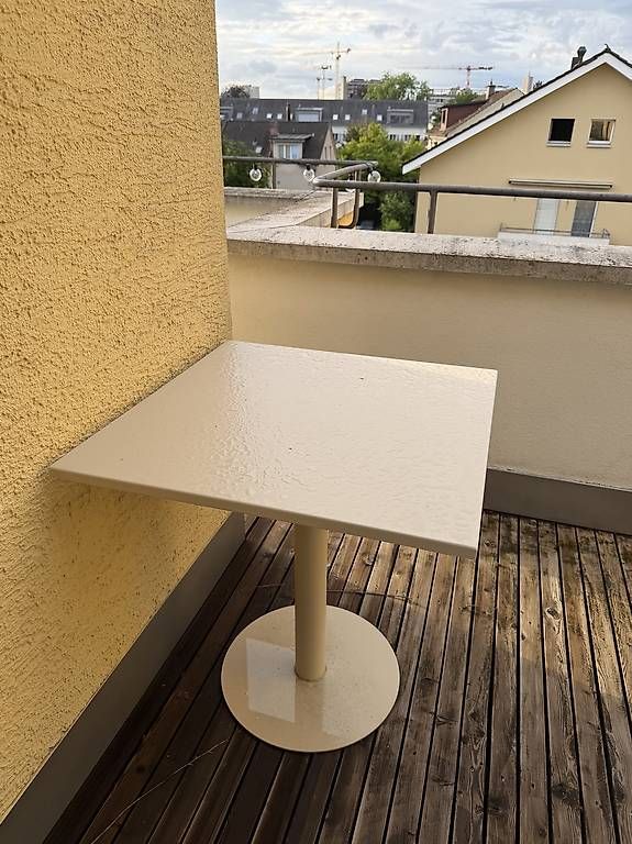 Set di tavolo e panche: Tisch und 4 Stapelbarer Gartenstuhl – Usato da Zürich venduto da TataG 1