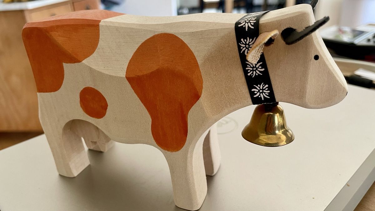 Trauffer Giocattoli: Holz Kuh 3 stehend orange Trauffer – Nuovo e nell'imballaggio originale da Aeschlen venduto da Cottage