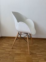 4 Stuehle weiss Holzbeine nie gebraucht