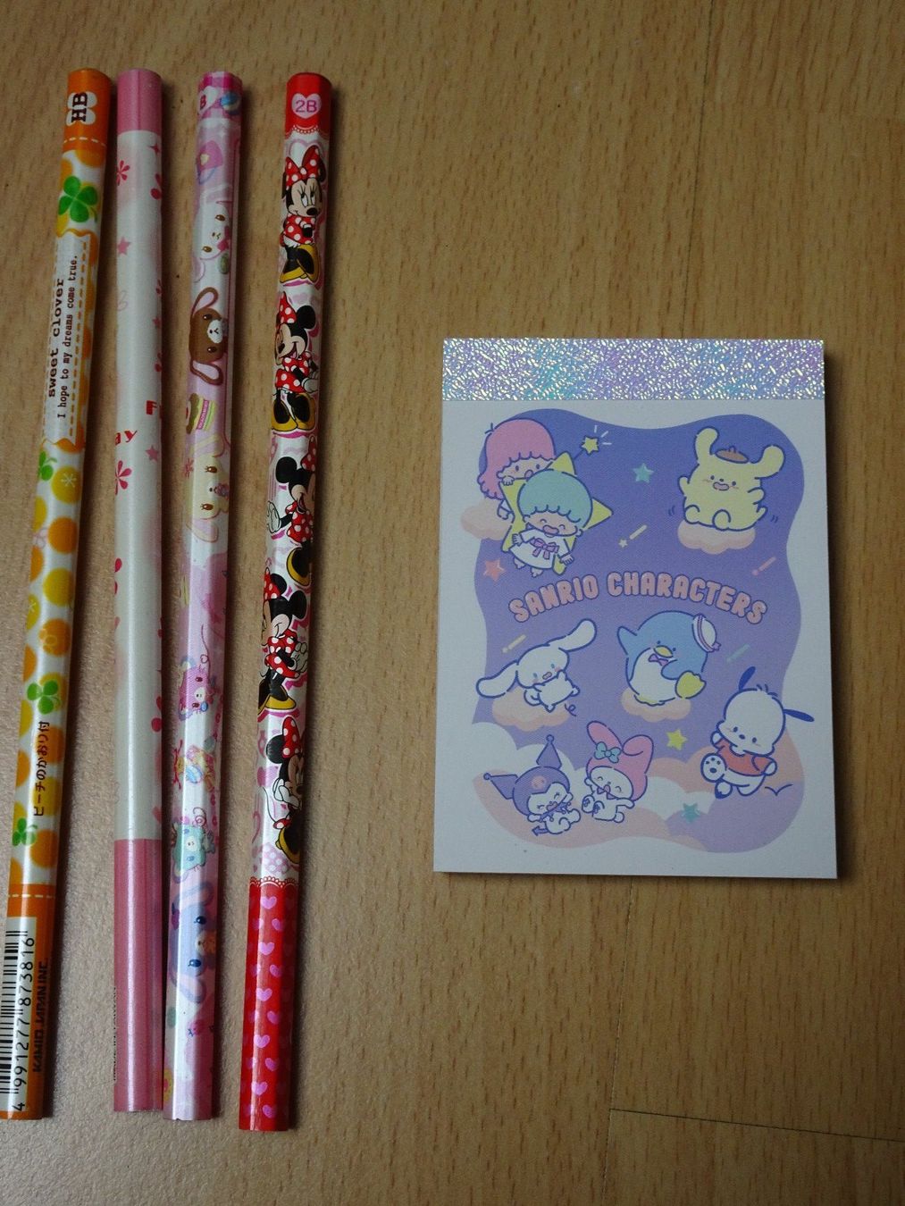 Hello Kitty Blocchi: Sanrio Characters Mini Notizblock und 4 Bleistifte – Nuovo (secondo la descrizione) da Oberönz venduto da sunblink