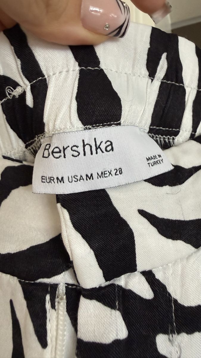 Bershka Pantalons: Hose mit Zebramuster, Grösse M – D'occasion à Thun par tat_zb9b 1