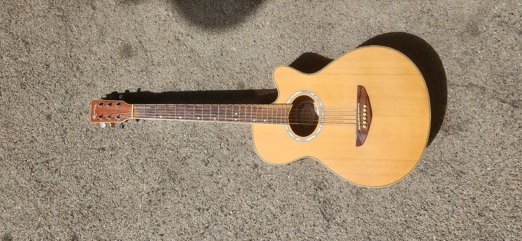 Instruments de musique: Gitarrr Rochester – D'occasion à Bonfol par mai_p9rx