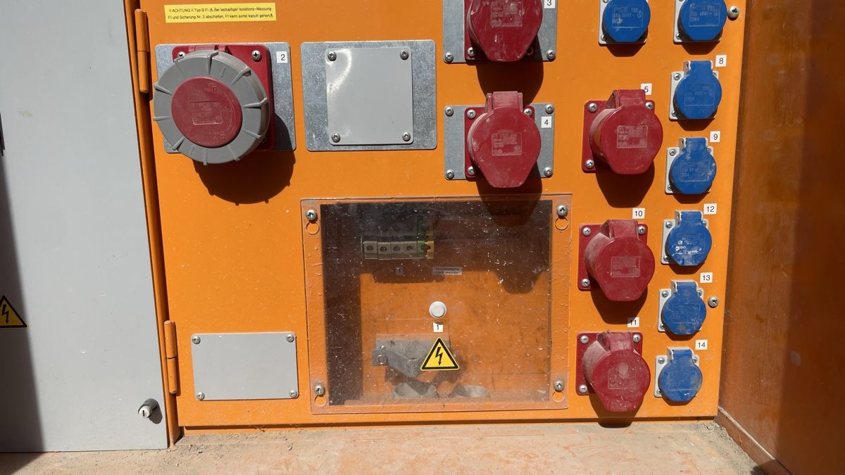 Elettrotecnica: Baustromverteiler Bauprovisorium Stromverteiler 63A Fi Typ B – Usato da Zürich venduto da felix.good 3