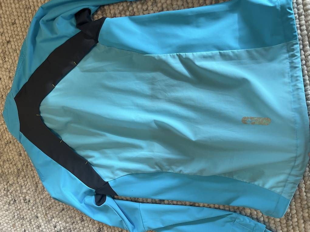 Asics Giacche: Asics Laufjacke Damen Gr. M – Usato da Auenstein venduto da Lemontree19 1