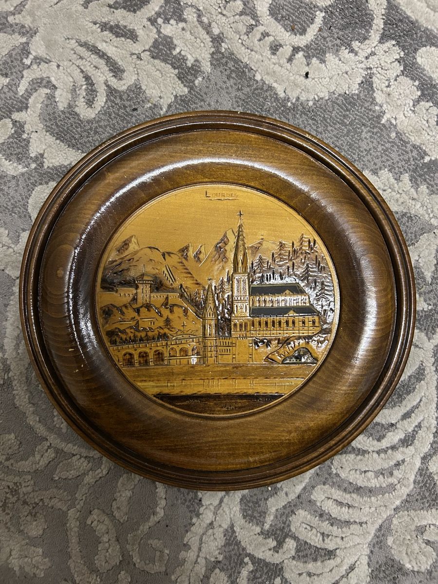 Foto & Immagini: Holzbild Luzern, Handgeschnitzt, Durchmesser 29cm – Usato da Sursee venduto da fer_n6vf
