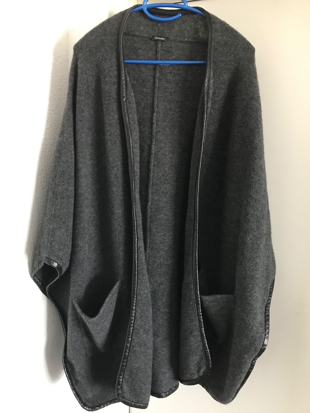 Jacken: Poncho, Gr. 40, Grau mit Lederapplikationen – Gebraucht aus Niederteufen von mix18
