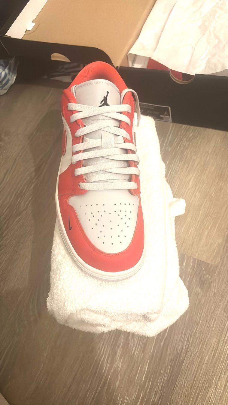 Jordan Herrenschuhe: Jordan Low SE 190.- Chilli class off collector – Neu und originalverpackt aus Lausanne von 1st_ym6p