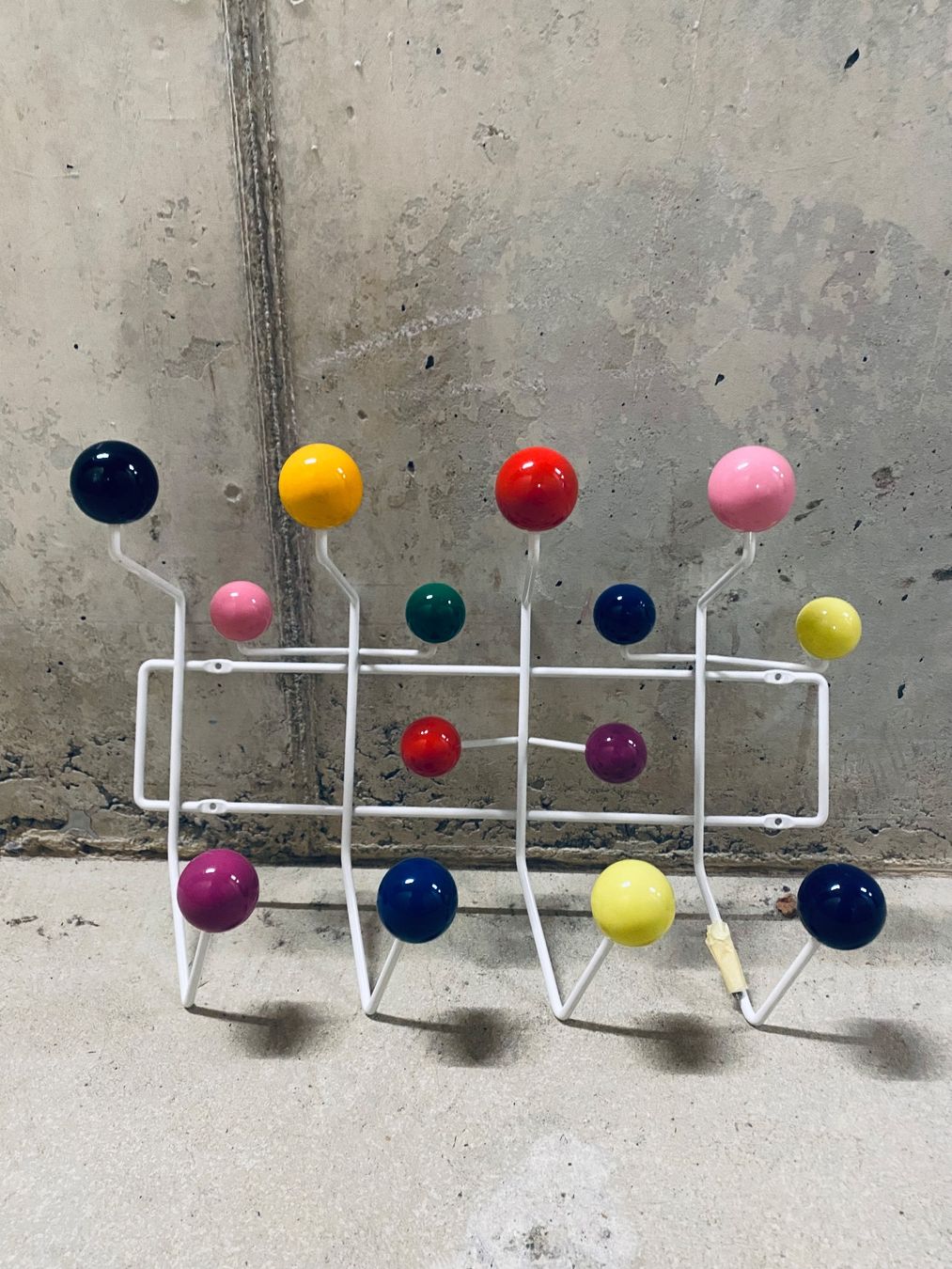 Vitra Garderobe: Vitra Hang it all Garderobe – Gebraucht aus Ostermundigen von